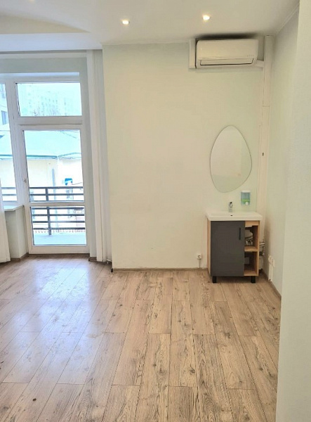 Аренда торгового помещения Жилое здание 