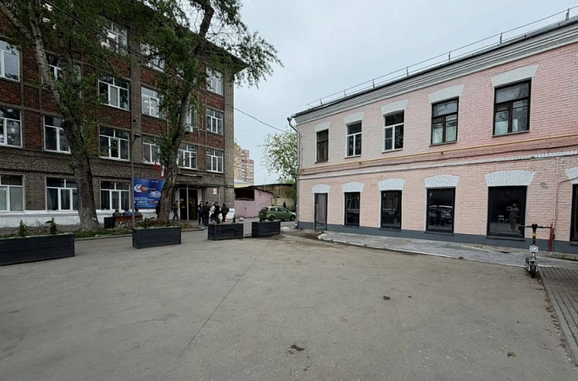 Продажа торгового помещения Жилое здание 