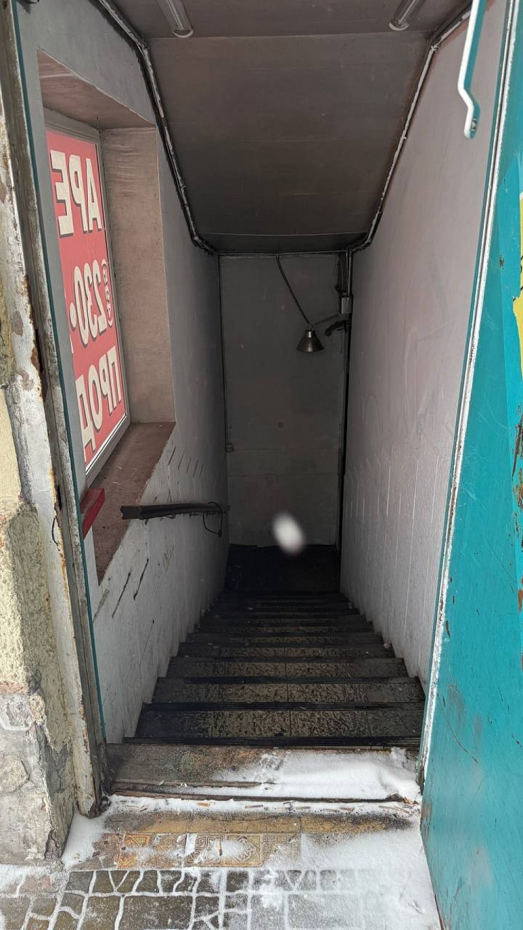 Продажа торгового помещения Жилое здание 