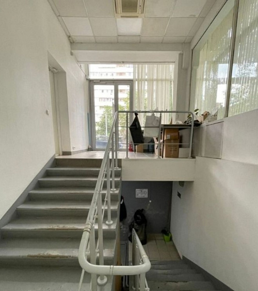 Продажа торгового помещения Жилое здание 