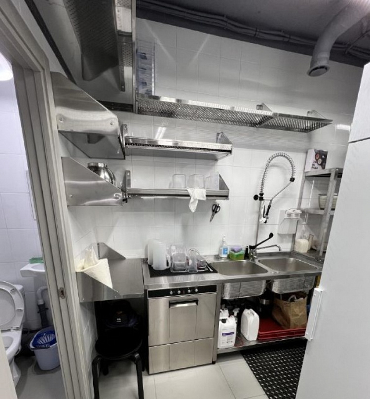 Аренда торгового помещения Жилое здание 