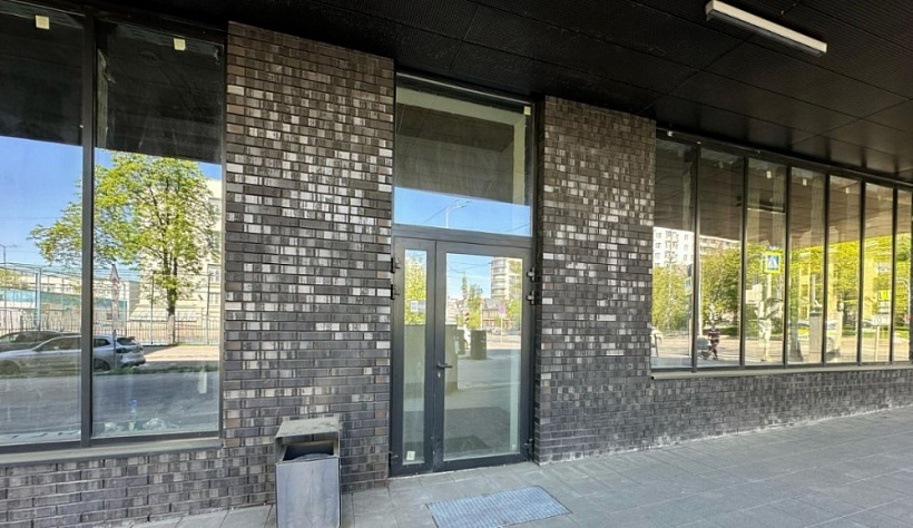 Продажа торгового помещения Жилое здание 