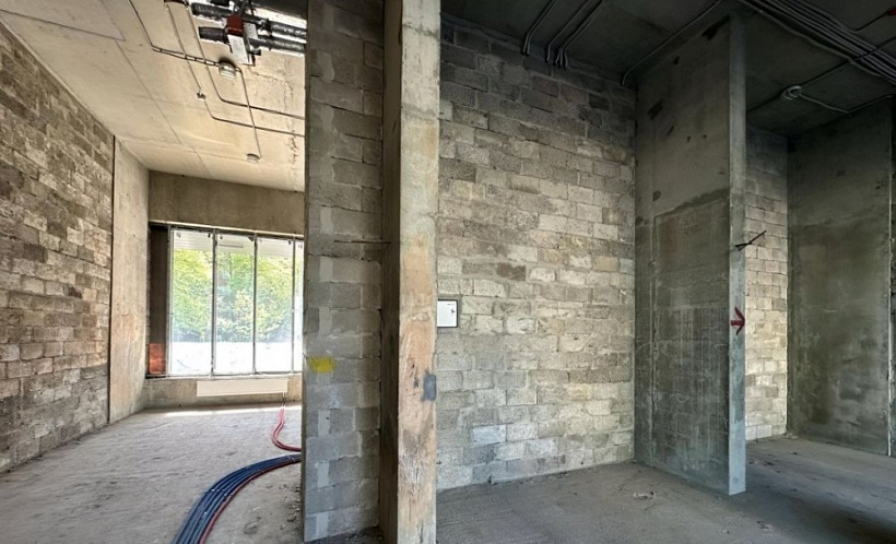 Продажа торгового помещения Жилое здание 