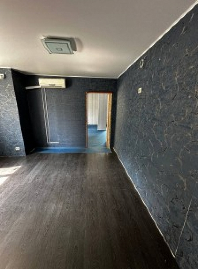 Продажа торгового помещения Жилое здание 