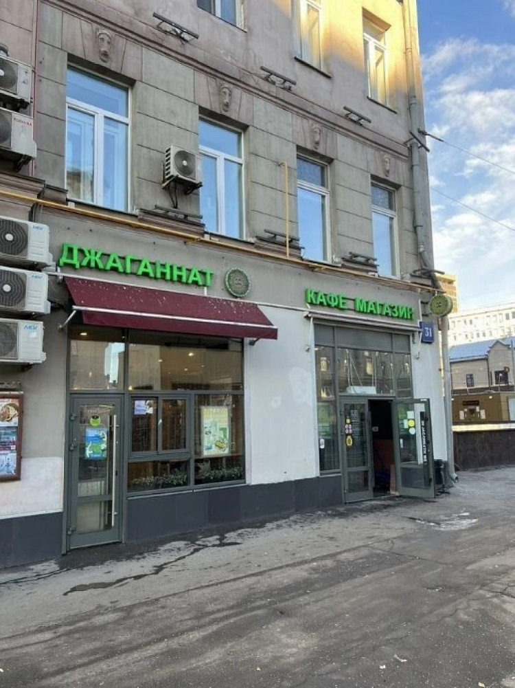 Аренда торгового помещения Жилое здание 