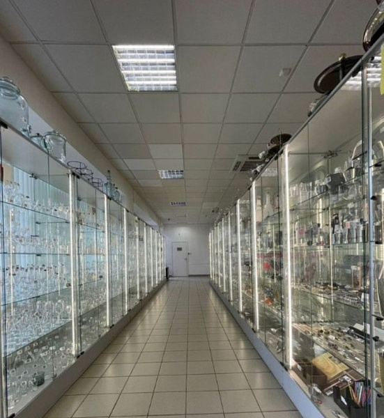 Продажа торгового помещения Жилое здание 