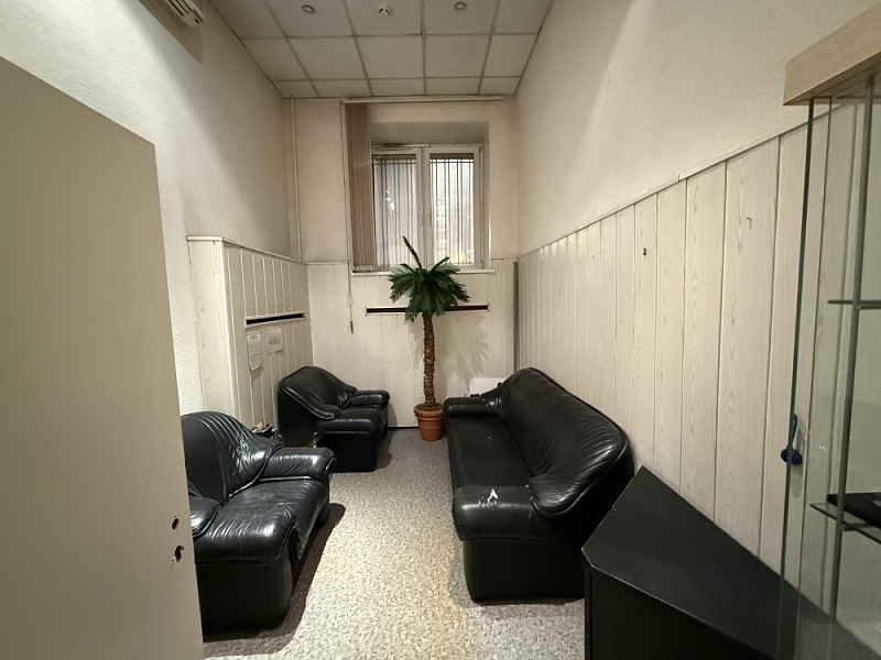 Продажа торгового помещения Жилое здание