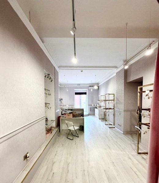 Продажа торгового помещения Жилое здание 