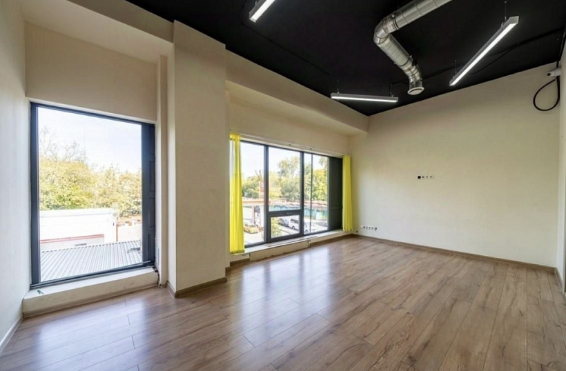 Аренда торгового помещения Бизнес-центр «SMOLA»