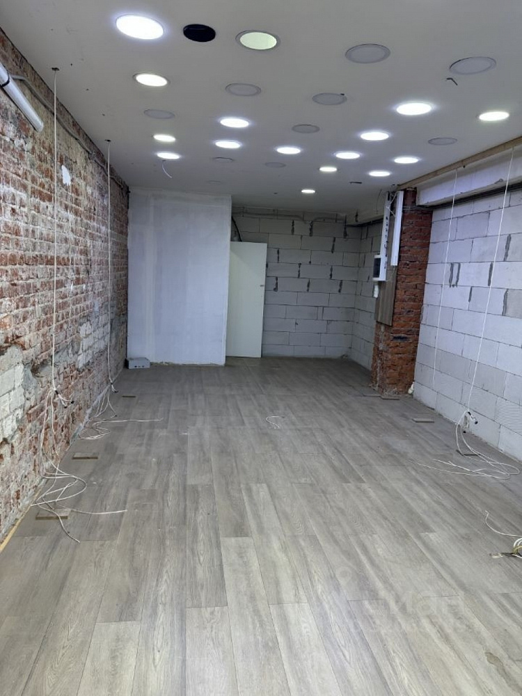 Аренда торгового помещения Жилое здание 