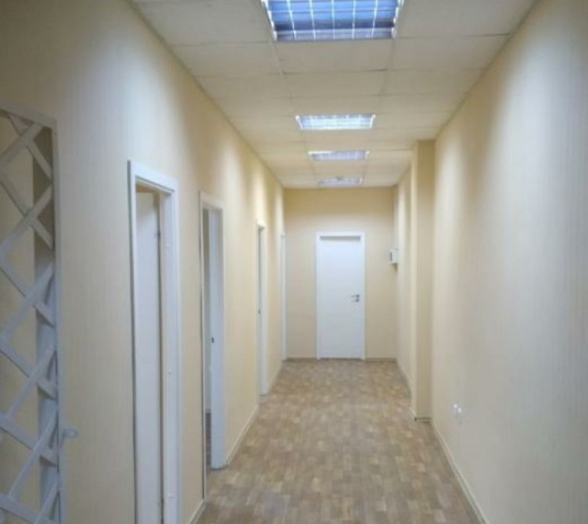 Продажа торгового помещения Жилое здание 