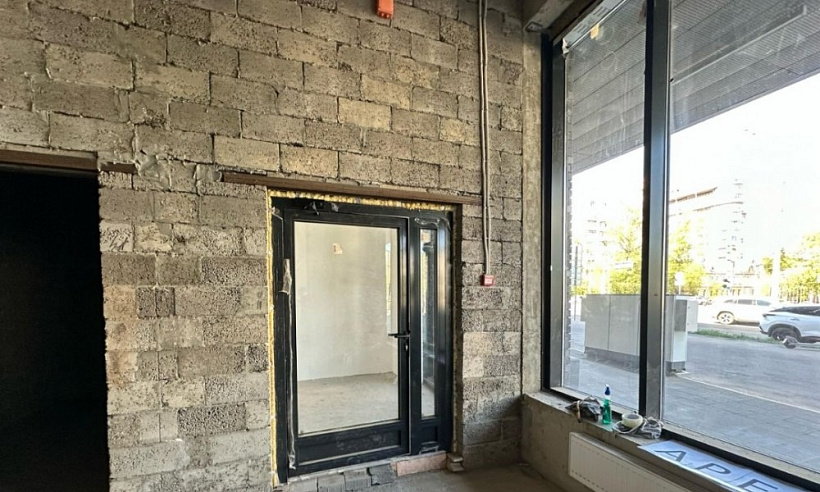 Продажа торгового помещения Жилое здание 