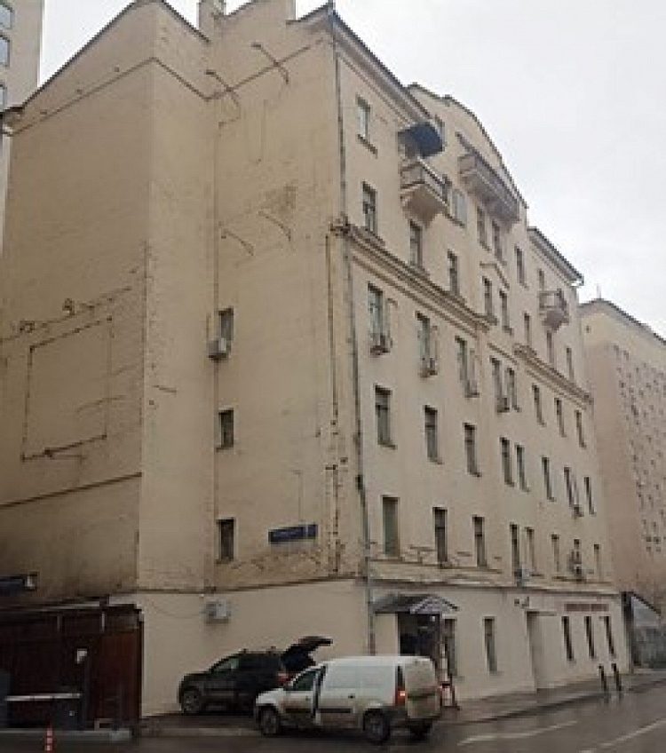 Продажа торгового помещения Жилое здание 