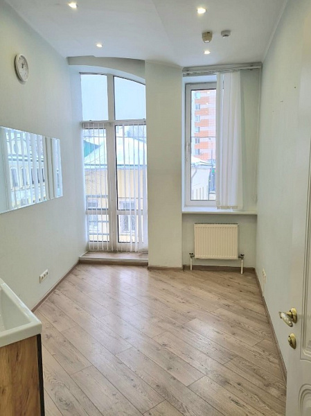 Аренда торгового помещения Жилое здание 