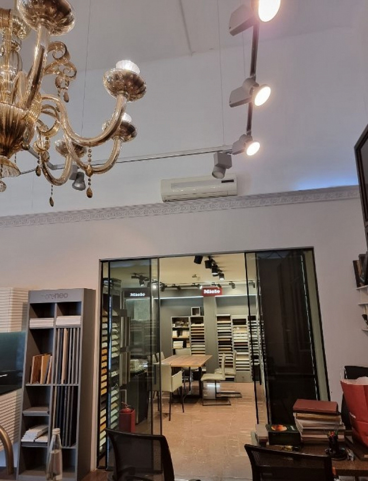 Аренда торгового помещения Жилое здание 