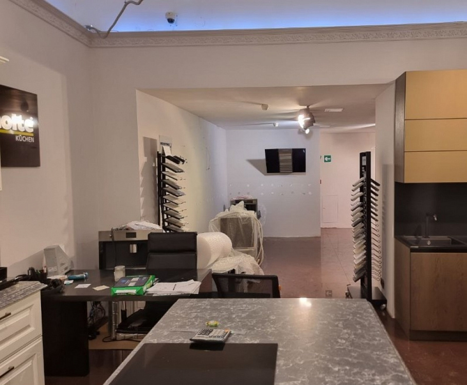 Аренда торгового помещения Жилое здание 