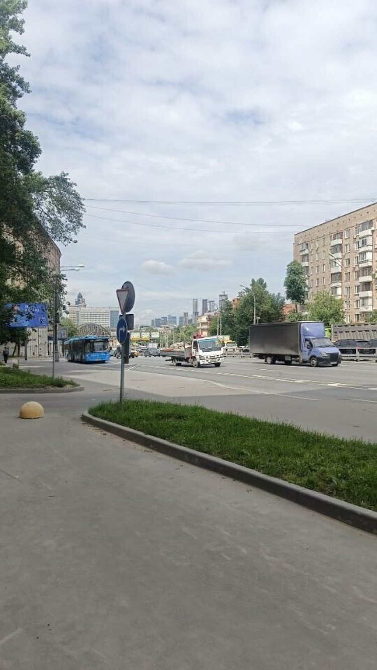 Продажа торгового помещения Жилое здание 