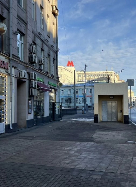 Аренда торгового помещения Жилое здание 