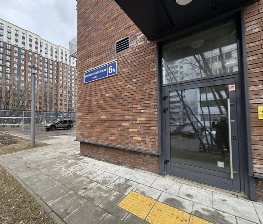 Аренда торгового помещения Жилое здание 