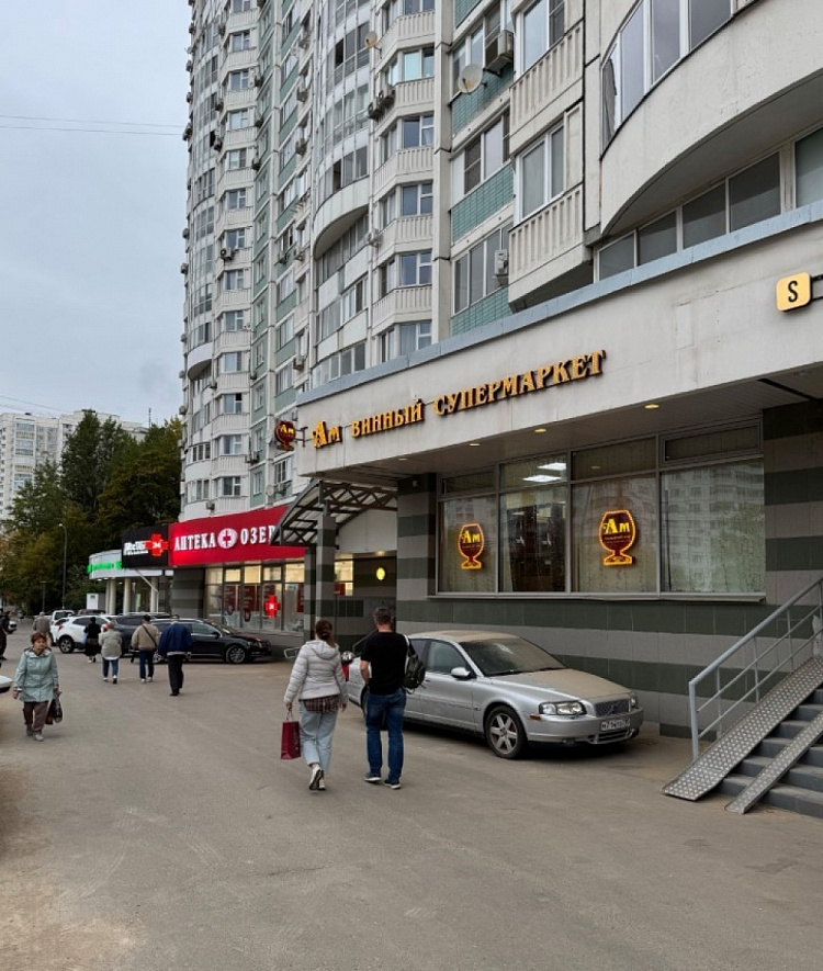 Аренда торгового помещения Жилое здание 
