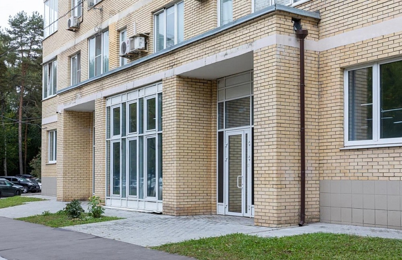 Продажа торгового помещения Жилое здание 