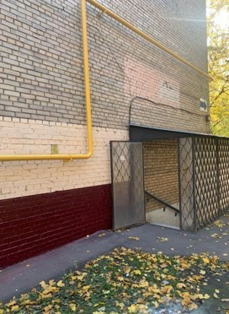 Продажа торгового помещения Жилое здание 
