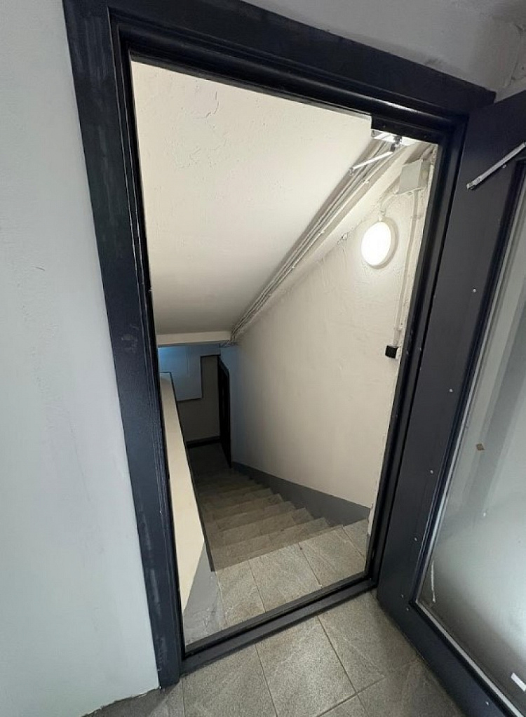 Продажа торгового помещения Жилое здание 