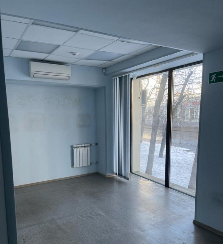 Продажа торгового помещения Жилое здание 