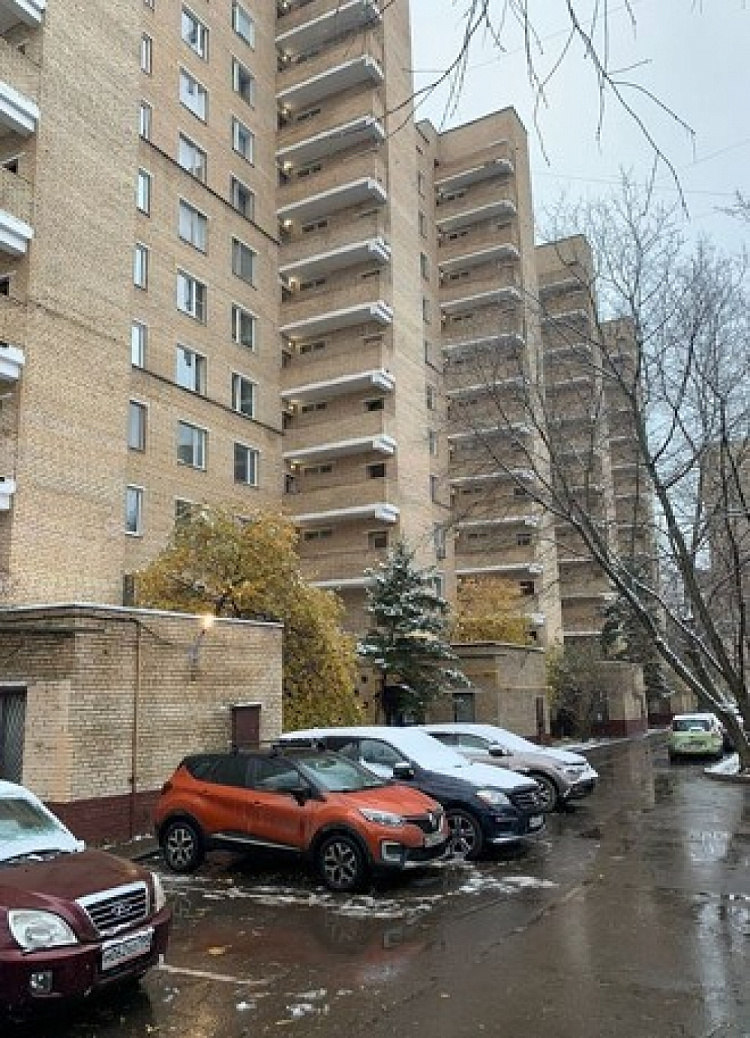 Продажа торгового помещения Жилое здание 