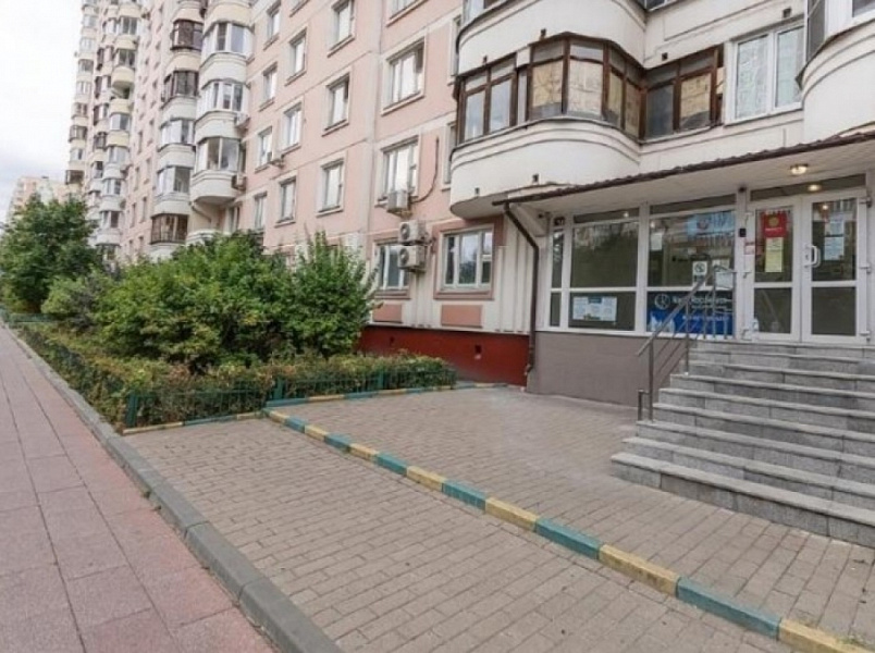 Продажа торгового помещения Жилое здание 