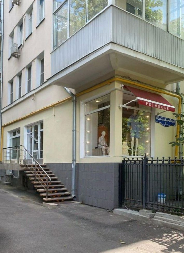 Аренда торгового помещения Жилой дом 