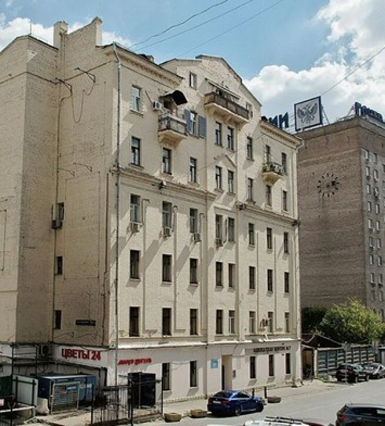 Продажа торгового помещения Жилое здание 