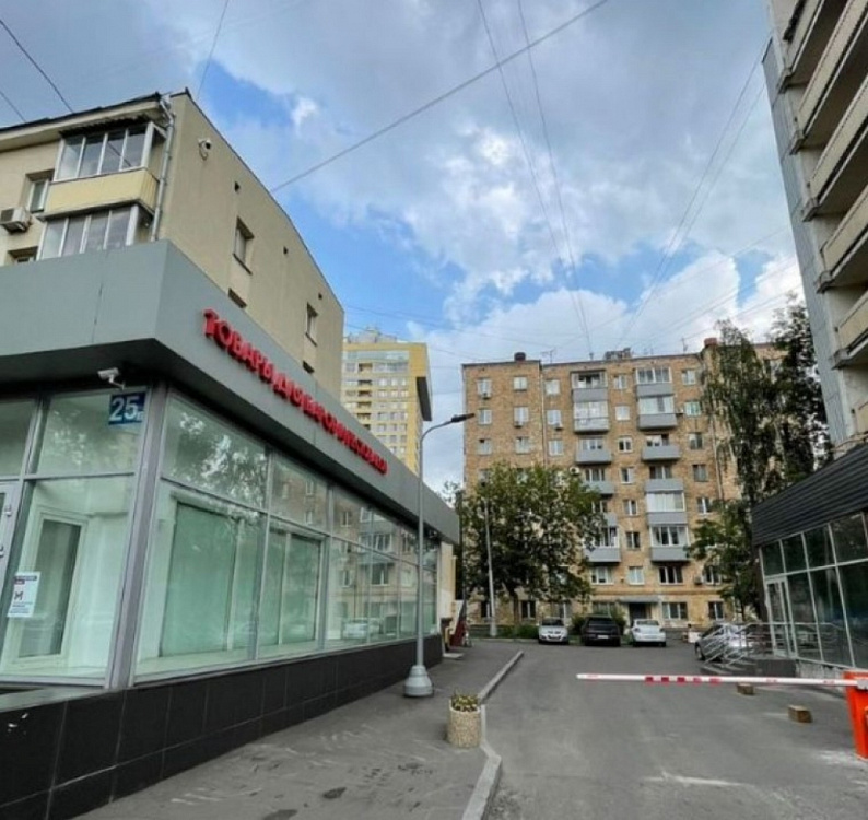 Продажа торгового помещения Жилое здание 