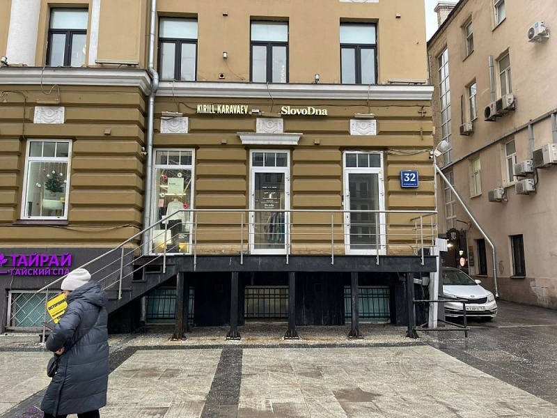Аренда торгового помещения Жилое здание 