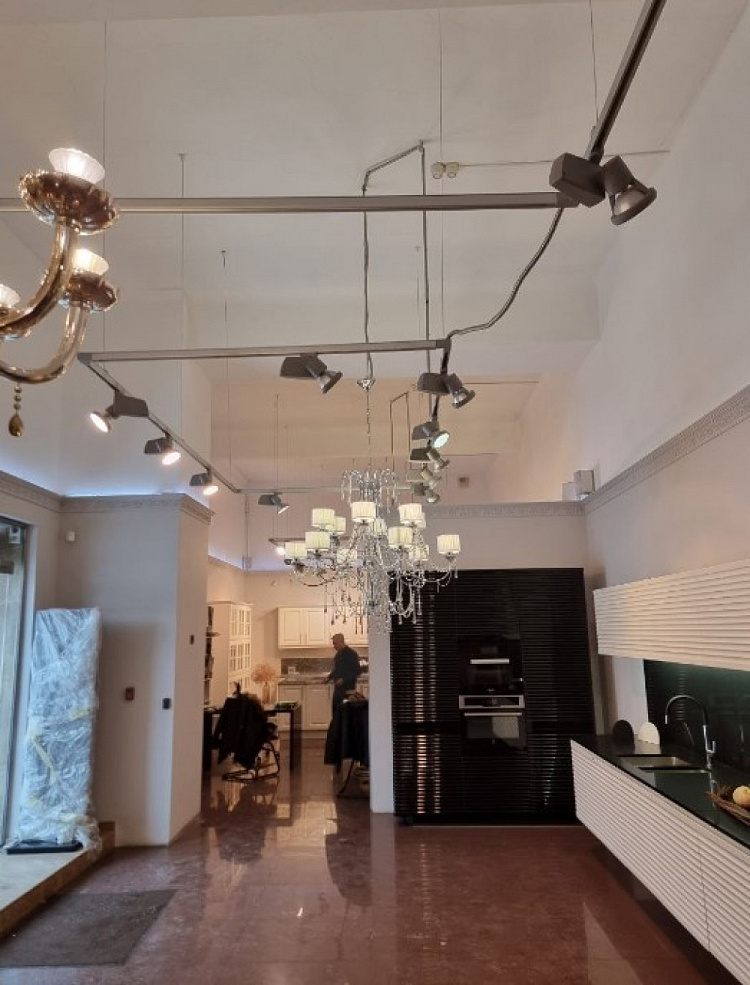 Аренда торгового помещения Жилое здание 