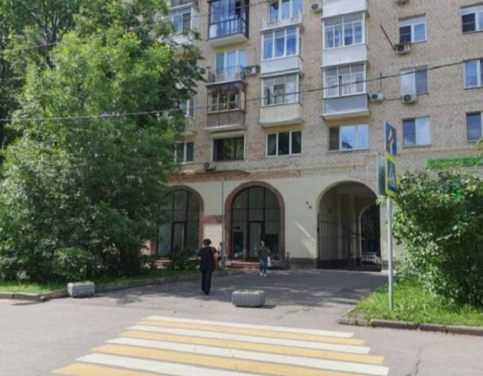 Аренда торгового помещения Жилое здание 