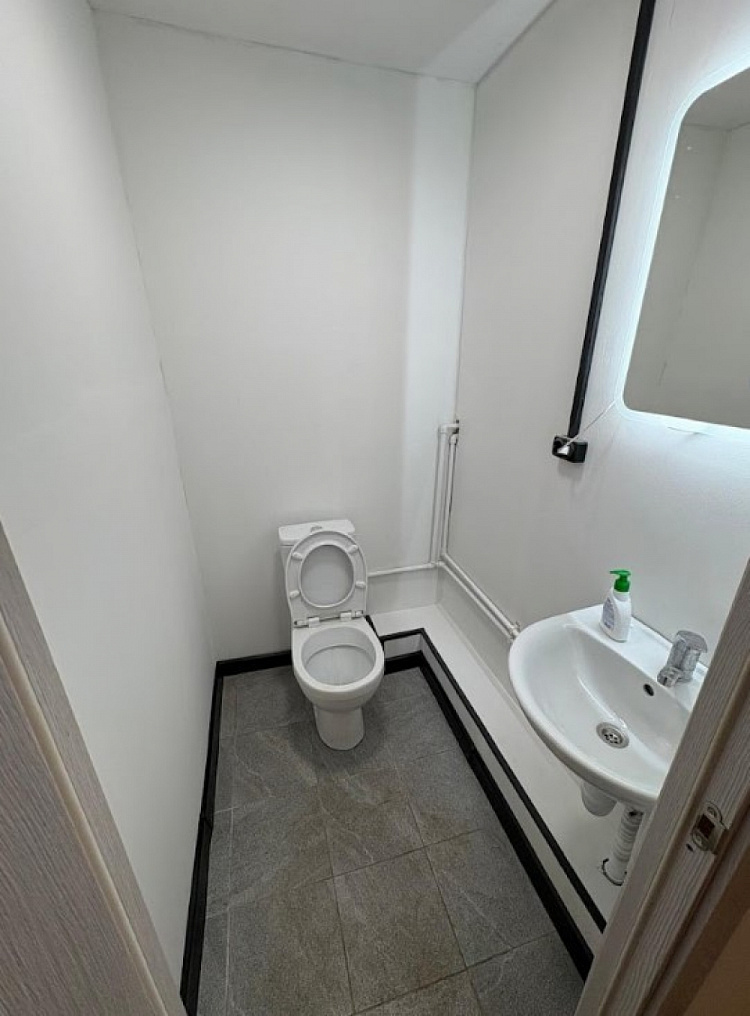 Продажа торгового помещения Жилое здание 