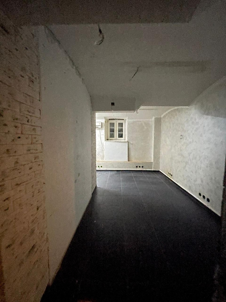 Аренда торгового помещения Жилое здание 