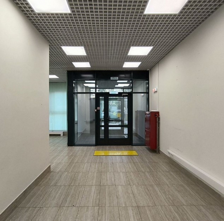 Аренда торгового помещения Жилое здание 