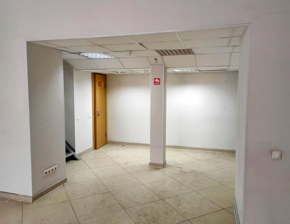 Аренда торгового помещения Жилое здание 