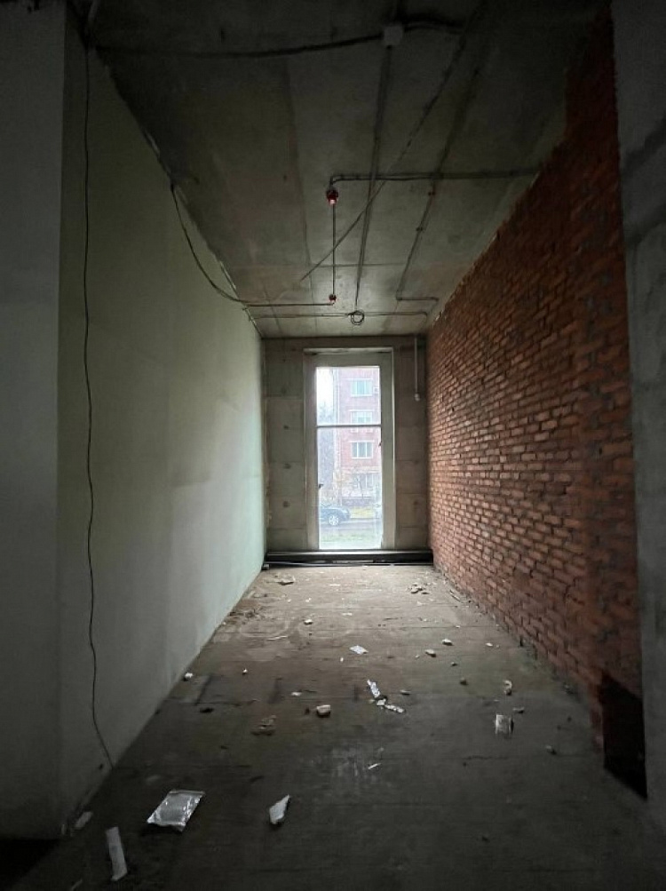 Продажа торгового помещения Жилое здание 