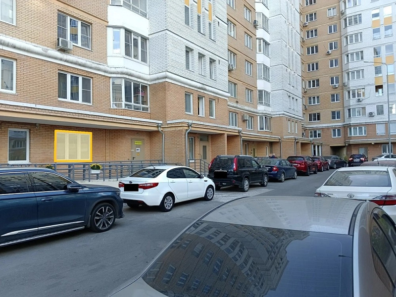 Аренда торгового помещения Жилое здание 