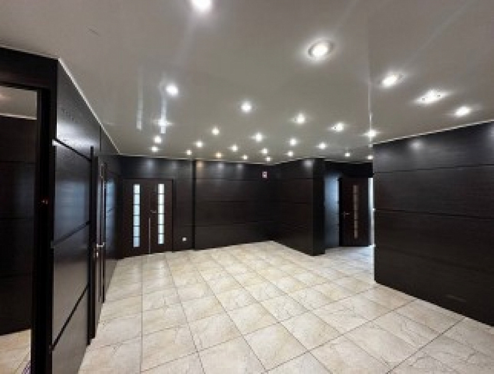 Продажа торгового помещения Жилое здание 