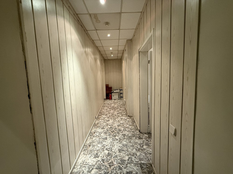 Продажа торгового помещения Жилое здание