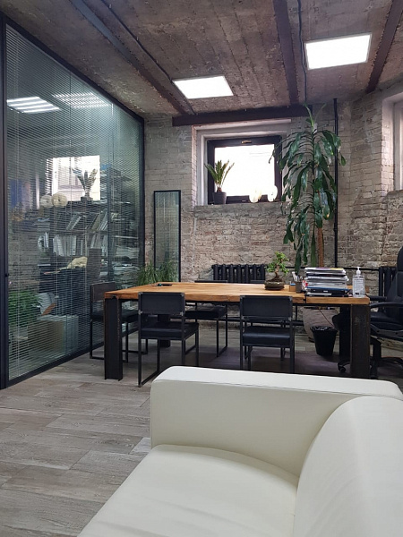 Продажа торгового помещения Жилое здание 