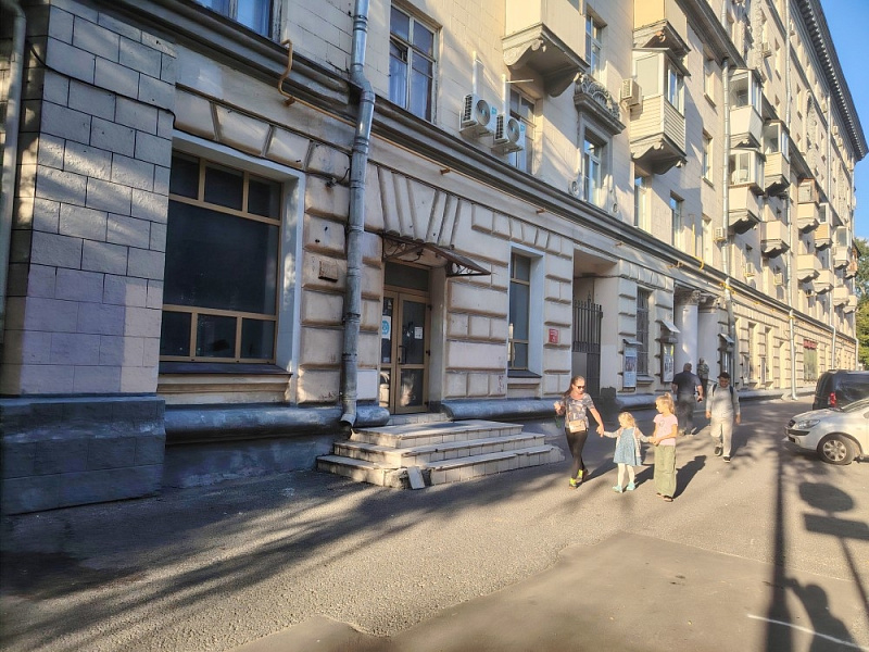 Аренда торгового помещения Жилое здание 