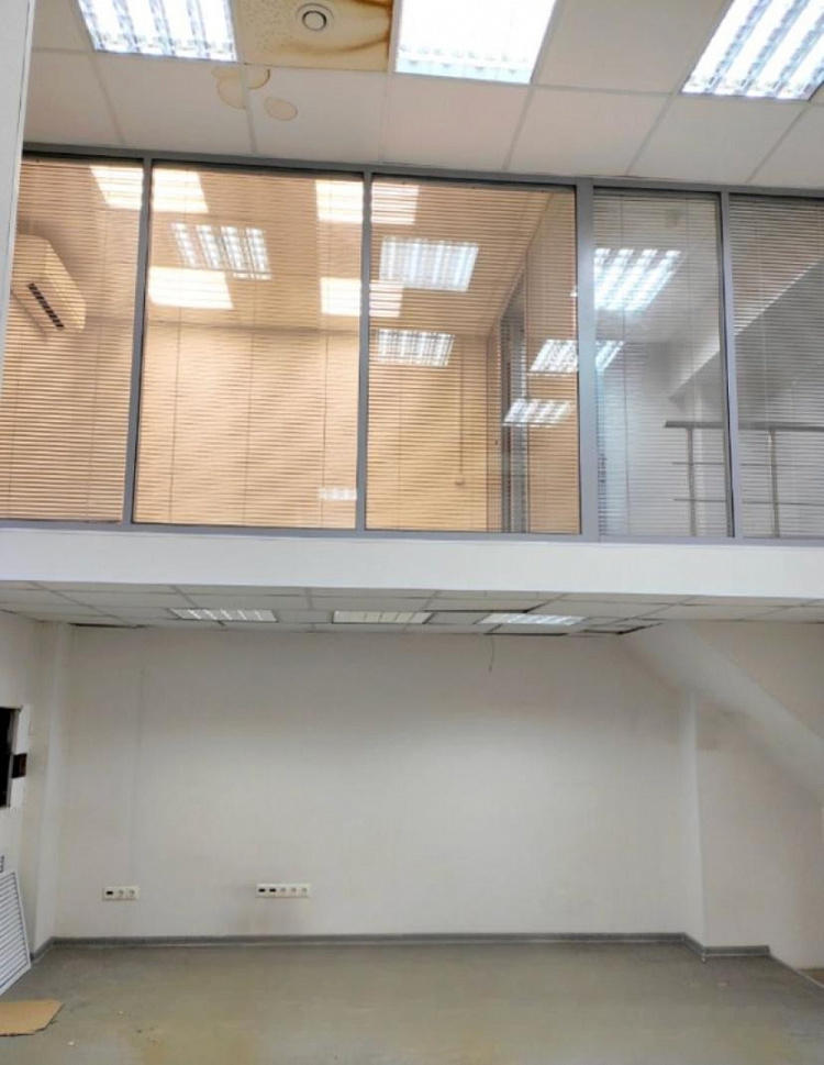 Аренда торгового помещения Жилое здание 