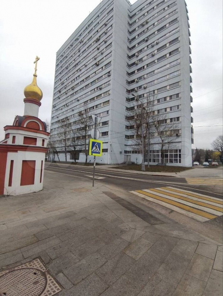 Продажа торгового помещения Жилое здание 
