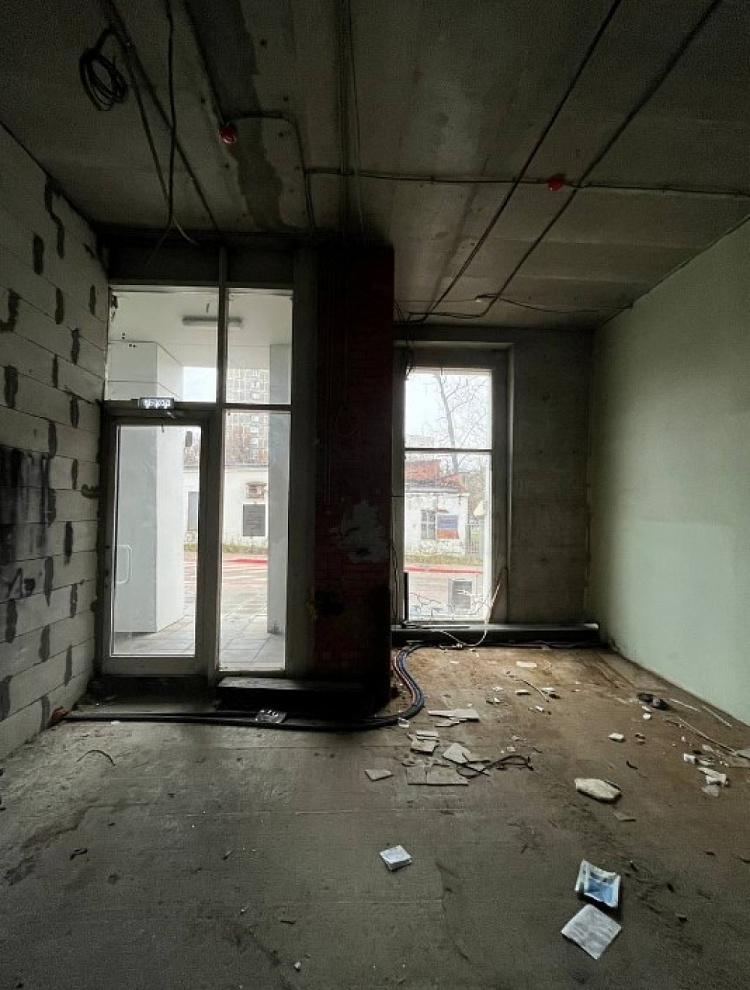 Продажа торгового помещения Жилое здание 