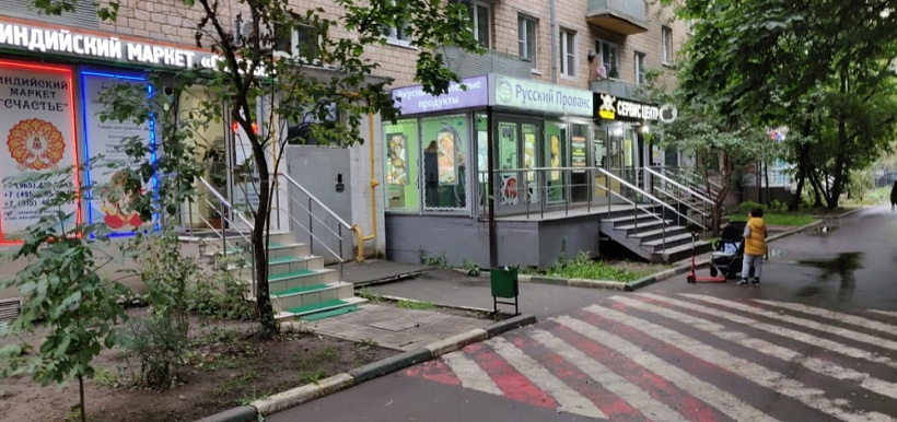 Продажа торгового помещения Жилое здание 